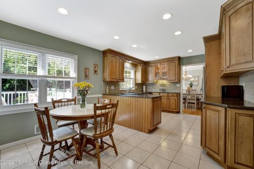 8 Hampton Dr, East Freehold, NJ 07728-2744
