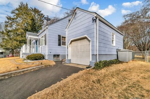 234 Pilgrim Pl, Bridgeport CT  06610-1340 exterior
