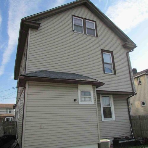 17 Henry St, Far Rockaway, NY 11096-2212