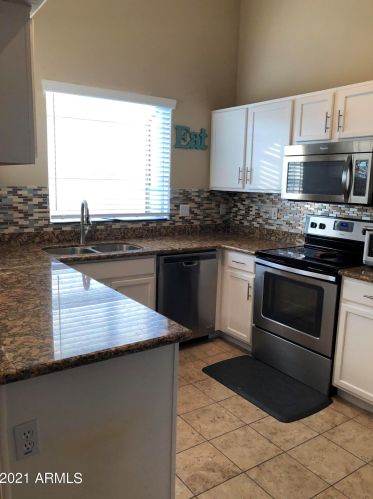 250 Juniper Ave, Gilbert, AZ 85233-3913