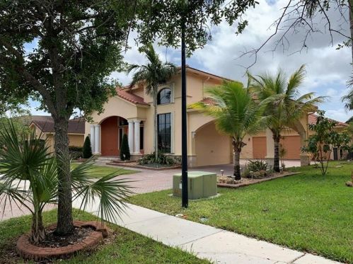 18552 17th Ct, Hollywood, FL 33029-5951