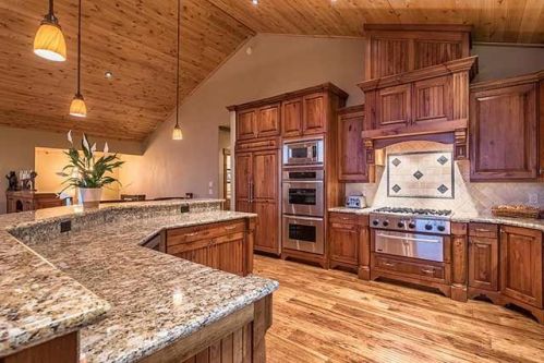 13156 Hillside Dr, Truckee, CA 96161-6808