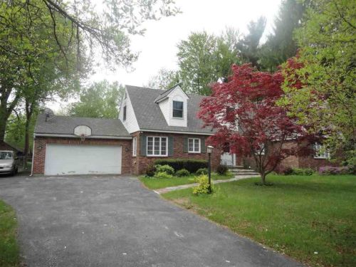 822 Karenwald Ln, Schenectady, NY 12309-6414