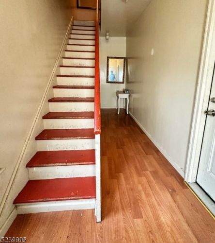 8 Linden Ave, Irvington, NJ 07111-2521