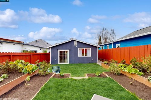 5054 Congress Ave, Oakland CA  94601-5402 exterior