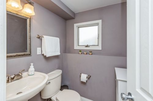 803 Delaware Ave, North Lindenhurst NY  11757-2812 exterior