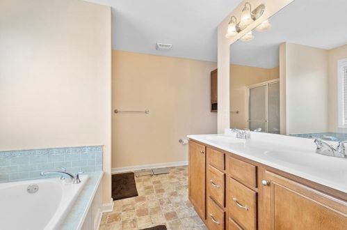 1052 Woodlawn Dr, Canonsburg PA  15317-5451 exterior