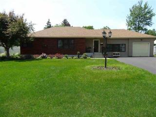 2209 Fairlawn Pkwy, Schenectady, NY 12309-2307