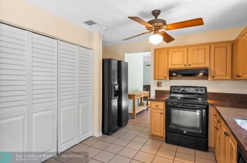 19621 58 Ave, Hialeah FL  33015-4909 exterior