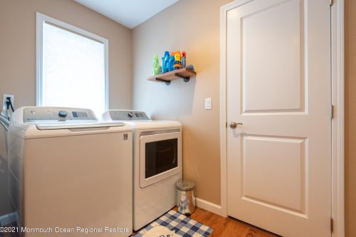 331 Sunset Dr, Pelican Island NJ  08751-2242 exterior