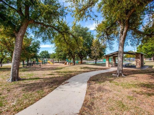 1135 Midway Dr, Richardson TX  75081-3629 exterior