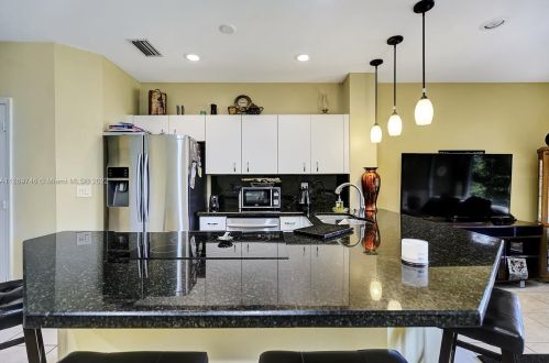 12182 5th Ct, Hollywood FL  33025-5945 exterior