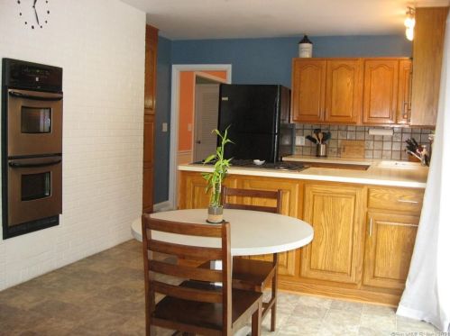 203 Hickory Hill Rd, New Britain CT  06052-1009 exterior