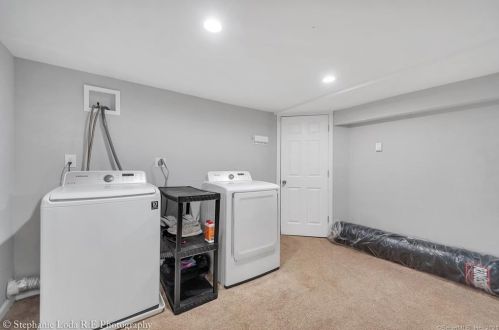 19 Seneca Rd, Wallingford CT  06492-2817 exterior