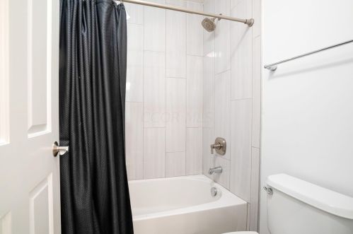 716 Ballater Dr, Delaware OH  43015-7184 exterior