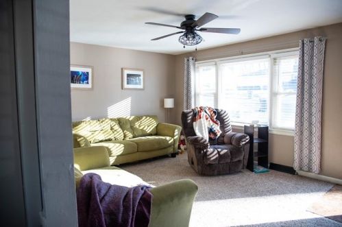 406 Indiana Ave, Hermitage, PA 16121-1705