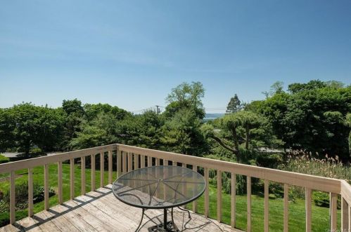 5 Hudson Watch Dr, Crotonville NY  10562-2439 exterior