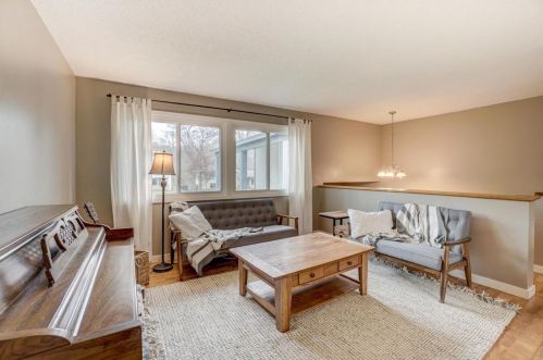 2489 Brookview Dr, Saint Paul, MN 55119-4704