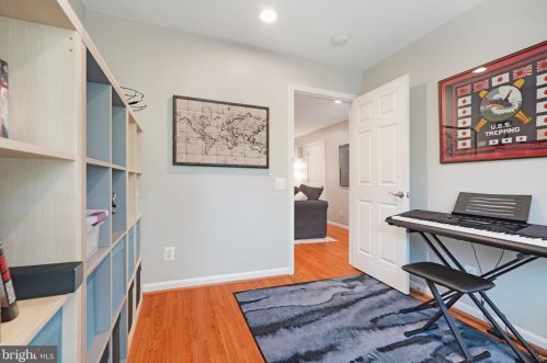 8231 Singleleaf Ln, Lorton VA  22079-5634 exterior