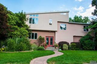 11 Winthrop Rd, Hillsdale, NJ 07642-1114