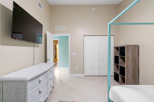 120 1st St, Key Largo FL  33037-4856 exterior