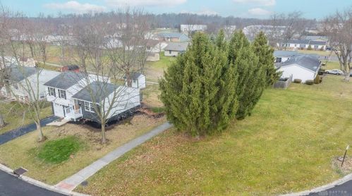 180 Woburn Farm Cir, Englewood OH  45322-3425 exterior