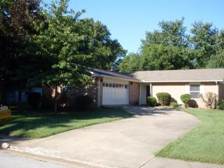 3741 Whippoorwill Ct, Fayetteville, AR 72701-2855