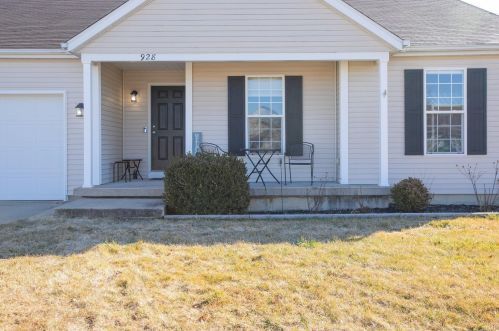 928 Woodhouse Dr, Mishawaka, IN 46544-8216