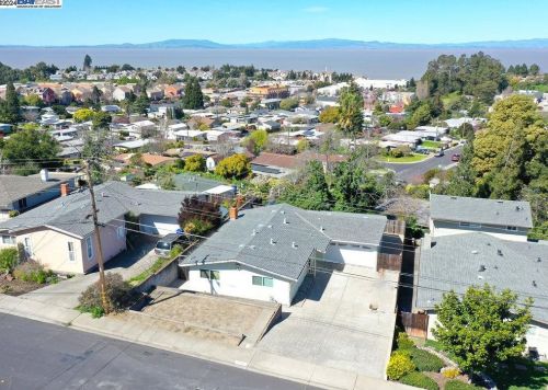 940 Marlesta Rd, Pinole CA  94564-2609 exterior