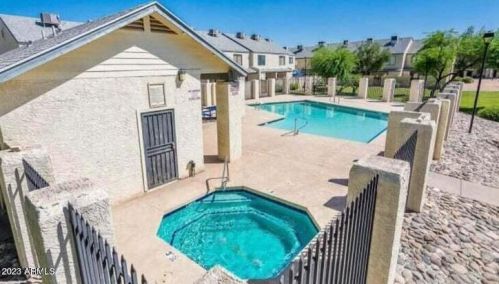 7801 44th Dr, Glendale AZ  85301-8102 exterior