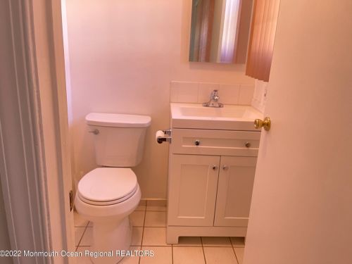 13 Linton Close, East Freehold NJ 07728-3816 exterior