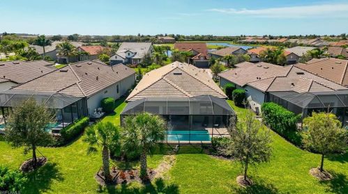 2754 Aviamar Cir, Naples FL 34114-0097 exterior