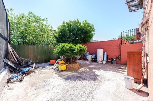 652 Faile St, Bronx, NY 10474-6927
