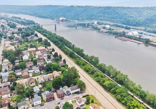 72 16th St, Ambridge PA  15003-2221 exterior