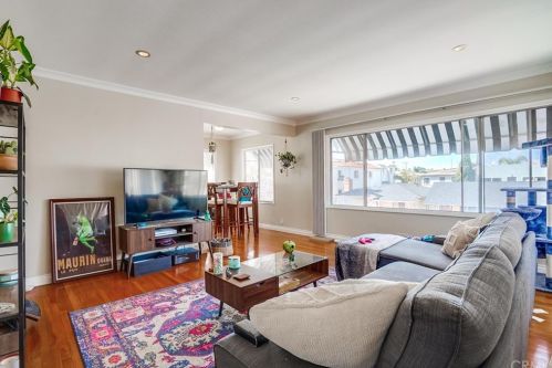 70 Roycroft Ave, Long Beach CA  90814-1822 exterior