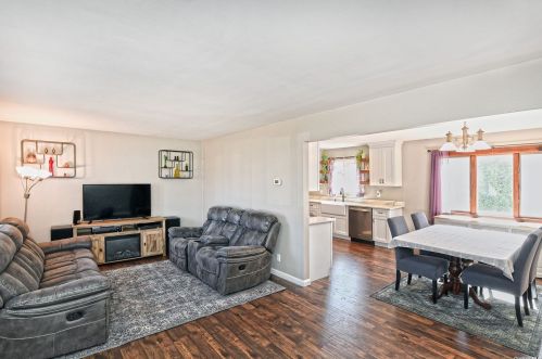 124 2nd St, West Islip NY  11795-2104 exterior