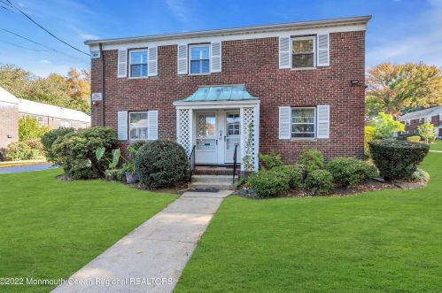 53 Manor Dr, Tinton Falls NJ  07712-2568 exterior