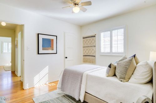 4837 Crown Ave, La Canada CA  91011-3619 exterior