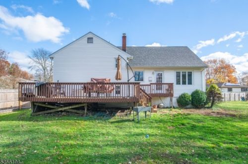 52 White Oak Ct, Parsippany NJ  07054-2325 exterior