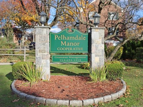 75 Robins Cres, New Rochelle, NY 10801-1003