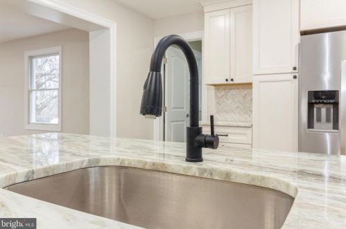 891 Kings Hwy, Pilesgrove NJ  08098-5456 exterior