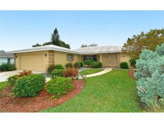 6122 Approach Ln, Sarasota, FL 34238-5743