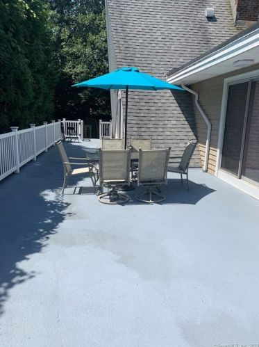 1 Clifton St, Lyme CT  06371-2024 exterior