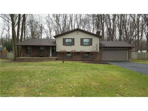 1162 Will O Wood Dr, Hubbard, OH 44425-3336