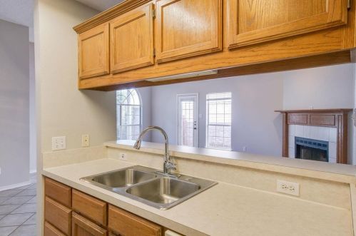 1913 Lee Dr, Denton TX  76209-4789 exterior