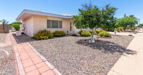 15621 Meadow Park Dr, Sun City, AZ 85351-1718