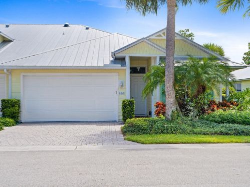 420 Pineapple Sq, Vero Beach, FL 32962-3380