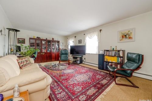 2521 Jerusalem Ave, North Bellmore, NY 11710-1828