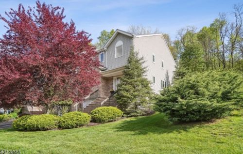 48 Averell Dr, Greystone Park, NJ 07950-1970