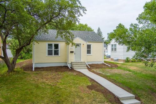 3511 3rd Ave, Hibbing MN  55746-2711 exterior